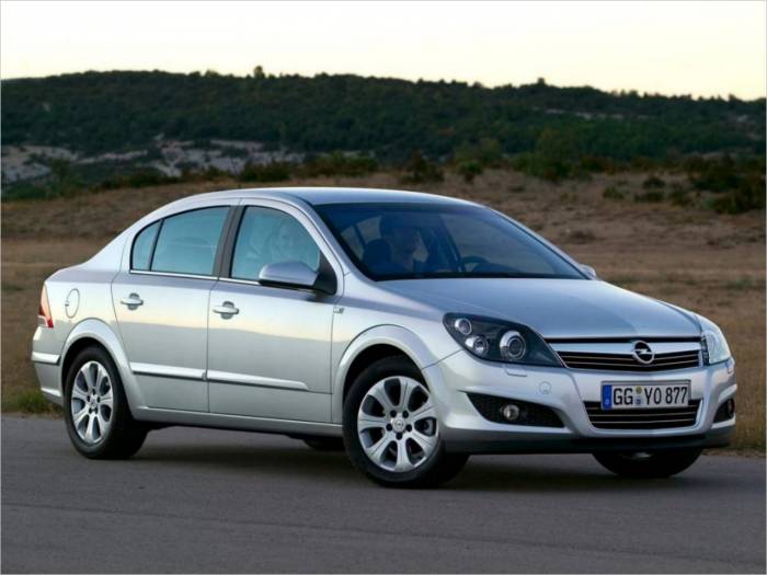 Opel Astra Sedan (Галерея фото: Автомобили)