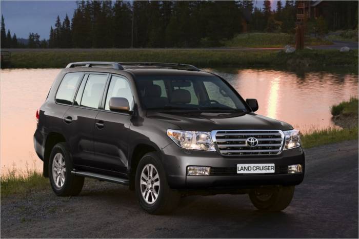 Toyota Land Cruiser 200 (Галерея фото: Автомобили)